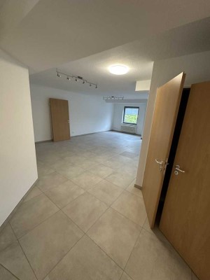 Stilvolle 2-Zimmer-Wohnung mit gehobener Innenausstattung mit Balkon und EBK in Mechernich