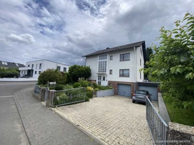 Zweifamilienhaus in ruhiger Lage - außergewöhnlich und attraktiv