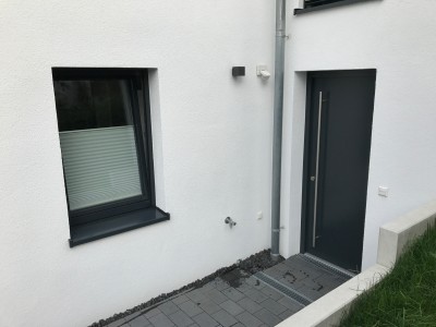 hochwertig vollmöblierte 1-Zi.wohnung in Toplage in modernem Haus mit 2 Wohnungen