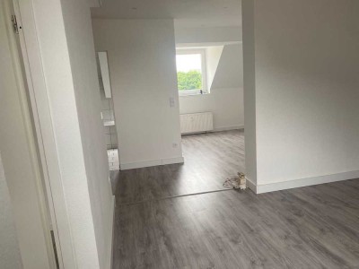 Ansprechende 2-Zimmer-Dachgeschosswohnung zu vermieten in Duisburg Alt-Homberg
