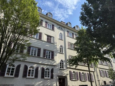 Direkt zum Einziehen und Wohlfühlen - Altbauwohnung in beliebter Wohnlage