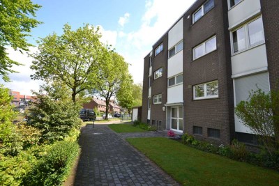 Traumhafte 3 Zimmerwohnung, Hochparterre, mit Balkon und Wannen-Duschbad in Krefeld-Fischeln!