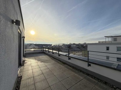 Penthouse mit Dachterrasse, Parkett und Aufzug
