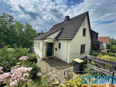 Sanierungsbedürftiges Einfamilienhaus mit großem Grundstück in begehrter Wohnlage!