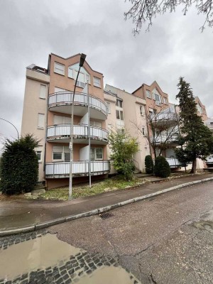 Solide Kapitalanlage in Göppingen - Helle 2-Zimmer-DG-Wohnung im Massivbau - vermietet