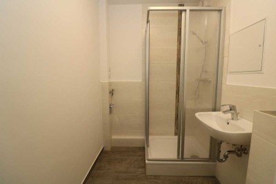 Auch ohne Badekappe Duschspaß garantiert…helle 2-RW mit Dusche & Balkon!!!