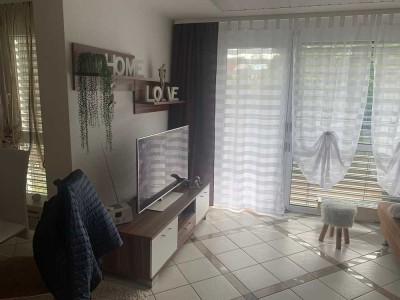 Exklusive, neuwertige 2,5-Raum-Wohnung mit geh. Innenausstattung mit Balkon und EBK in Sindelfingen