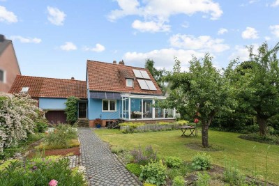 Hannover-Bothfeld: Massiv gebaut, liebevoll gepflegt – Einfamilienhaus mit Traumgarten