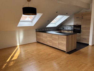 Lichtdurchflutete 4-Zimmer-Maisonette-Whg mit Balkon