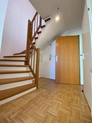 Lichtdurchflutete Dachgeschosswohnung in ruhiger Lage nahe der Murpromenade