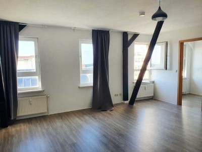 Gemütliche, kleine Dachgeschosswohnung mit bester Anbindung!