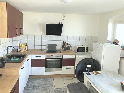 Helle freundliche 2-Zimmer-EG-Wohnung mit Einbauküche und Eckbadewanne zentral  in Treuchtlingen