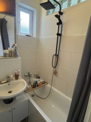 Geräumige und Lichtdurchflutete Altbau Wohnung im Hochpaterre eines Altbremer Hauses