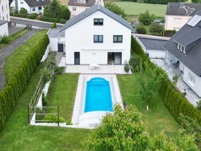 LUXUS TRIFFT TECHNIK � Modernes Traumhaus mit Pool, Sauna & Hightech-Ausstattung!