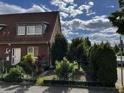 Schöne DHH Bj. 2003 mit ca. 118 m² Wfl., 5 Zimmer, Terrasse, Garage und 324 m² Grdstk.!!!