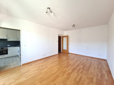 Nette 2-Zimmerwohnung mit Südloggia und Autoabstellplatz!