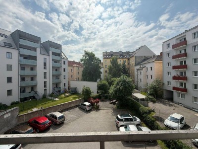 Attraktive 2-Zimmer-Wohnung mit Loggia und toller Infrastruktur!