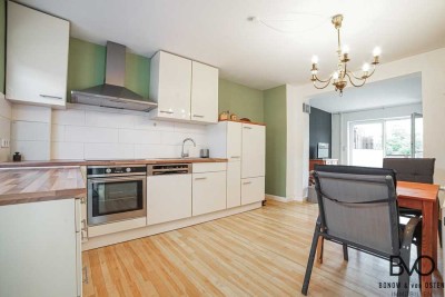 Doppelte Wohnqualität: vereinte Haushälften mit Garten und Kamin. Frei