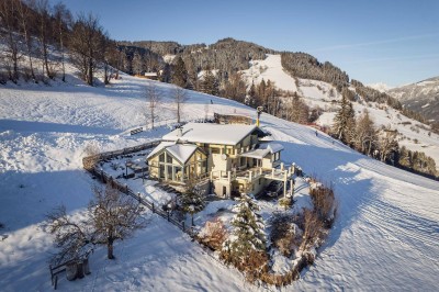 *Provisionsfrei* Traumhaftes Haus direkt an der Skipiste (Areitbahn, Zell am See)