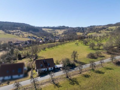 Zweifamilienhaus in Traumlage - Grün, soweit das Auge reicht