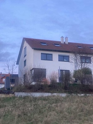 Großzügige Doppelhaushälfte mit sechs Zimmern und moderner Ausstattung in Wiesloch