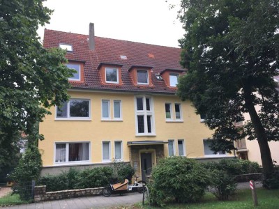 Frisch renovierte, sehr schöne, helle 2-Zimmer-Wohnung mit Balkon + Garten, Wüste, ruhig + zentral