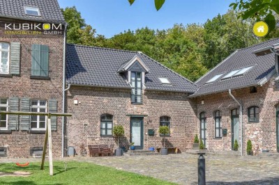 Exklusives Wohnen in historischer, denkmalgeschützter Hofanlage auf zwei Etagen.