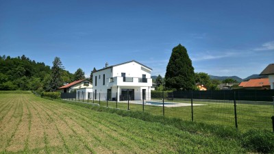 Qualitativ mit Pool &amp; Weitblick für pure Lebensqualität