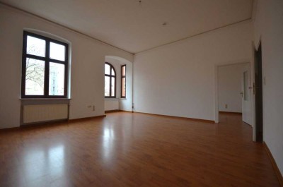 3-Raum-Wohnung direkt in der Innenstadt*Altbau*Tageslichtbad*separates WC*1.OG