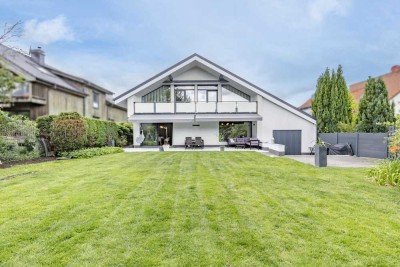 Engel & Völkers: Stilvoll, hochwertig, kernsaniert – luxuriöses Zuhause mit Ausblick - zur Miete!