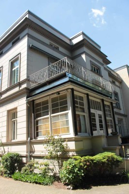 Elegante großzügige Wohnung mit EBK, Kamin, Balkon und Stellplatz * exklusive Citylage!