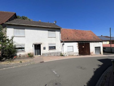 Haus mit 2 Wohnungen und Scheune