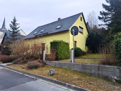 Gepflegtes Wohnhaus in leichter Hanglage