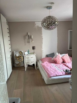 3 Zimmer Wohnung mit Balkon und Einbauküche