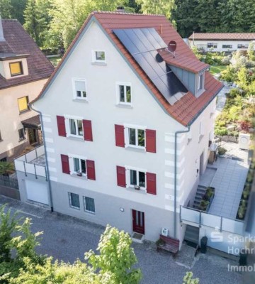 Saniertes Wohnhaus mit Einliegerwohnung und großem Garten in ruhiger Waldrandlage