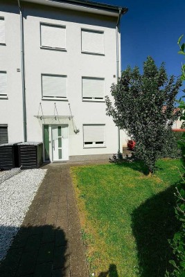 Neuwertiges Reihenendhaus mit Garten in Lützenkirchen - Hell und Modern
