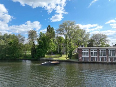 großzügiges Loft an der Spree mit Garten, hohe Decken, Echtholzboden, Design-EBK, Bootsliegeplatz