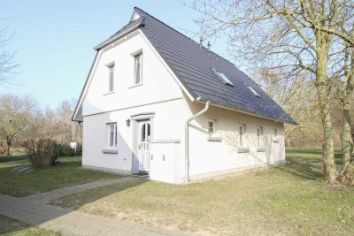 Charmantes Ferienhaus in Wassernähe – Ihr Rückzugsort am Meer!