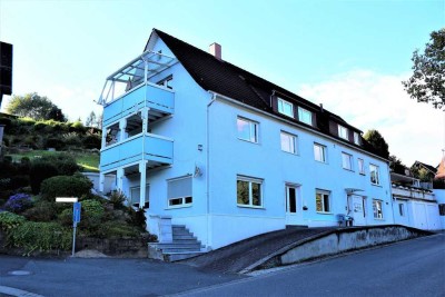 Renovierte 3 Zimmerwohnung mit Balkon und malerischem Fernblick ins Grüne