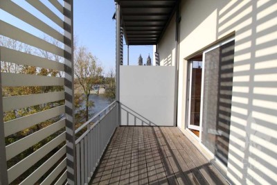 Domblick und Elbrauschen - Luxuriöses 2 Zimmer Apartment mit EBK und Südbalkon im Stadtpark!