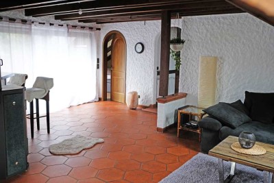 Wunderschöne 2 Zimmer Dachgeschoss-Studiowohnung mit Dachterasse