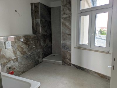 Erstbezug! Schöne helle 3-Zi.-DG.-WE mit Balkon,EBK, hochwertigen Wannenbad und Vinyl in Diemitz