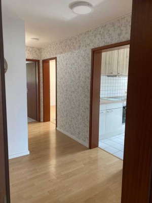 Stilvolle, gepflegte 3-Zimmer-Erdgeschosswohnung mit geh. Innenausstattung mit Balkon und EBK
