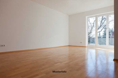 4-Zimmer-Wohnung, Loggia und Stellplatz