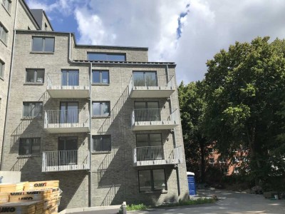 Geschmackvolle Wohnung mit zwei Zimmern sowie Balkon und EBK in Kiel