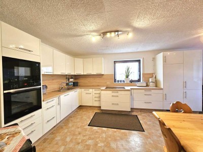 Großes EFH mit PV, Einliegeroption, Wellnessbad&Schwimmteich – Ideal für Familien&Mehrgenerationen