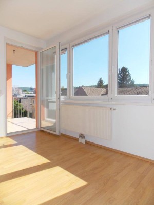 Albrechtstraße: Helle 3-Zimmer-Wohnung, sehr guter Zustand, Garagenplatz optional