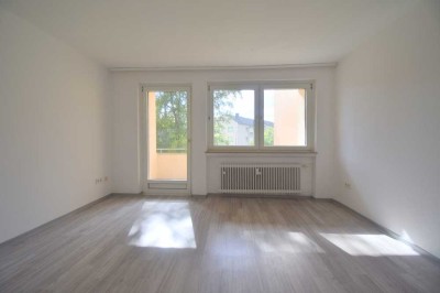 Renovierte, sonnige 2 Zimmer Wohnung mit Balkon