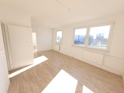 Frisch sanierte 4-Raum-Wohnung mit Balkon + Einbauküche