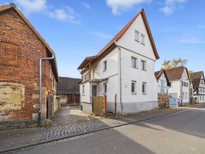 Wo Geschichte auf Gestaltung trifft – Hofreite inkl. Scheune und Nebengebäude in Florstadt-OT